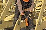 При помощи автоматического строительного пистолета SPITFIRE P370 можно выполнять крепление деревянной опалубки и пристреливание бруса к бетону